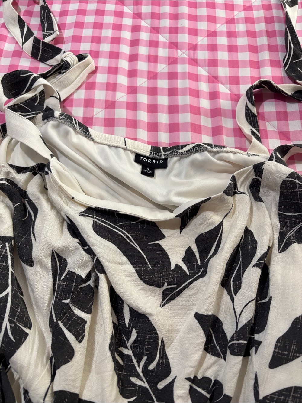Black & White Leaf Print Romper with Tie Straps - Picture 3 of 4